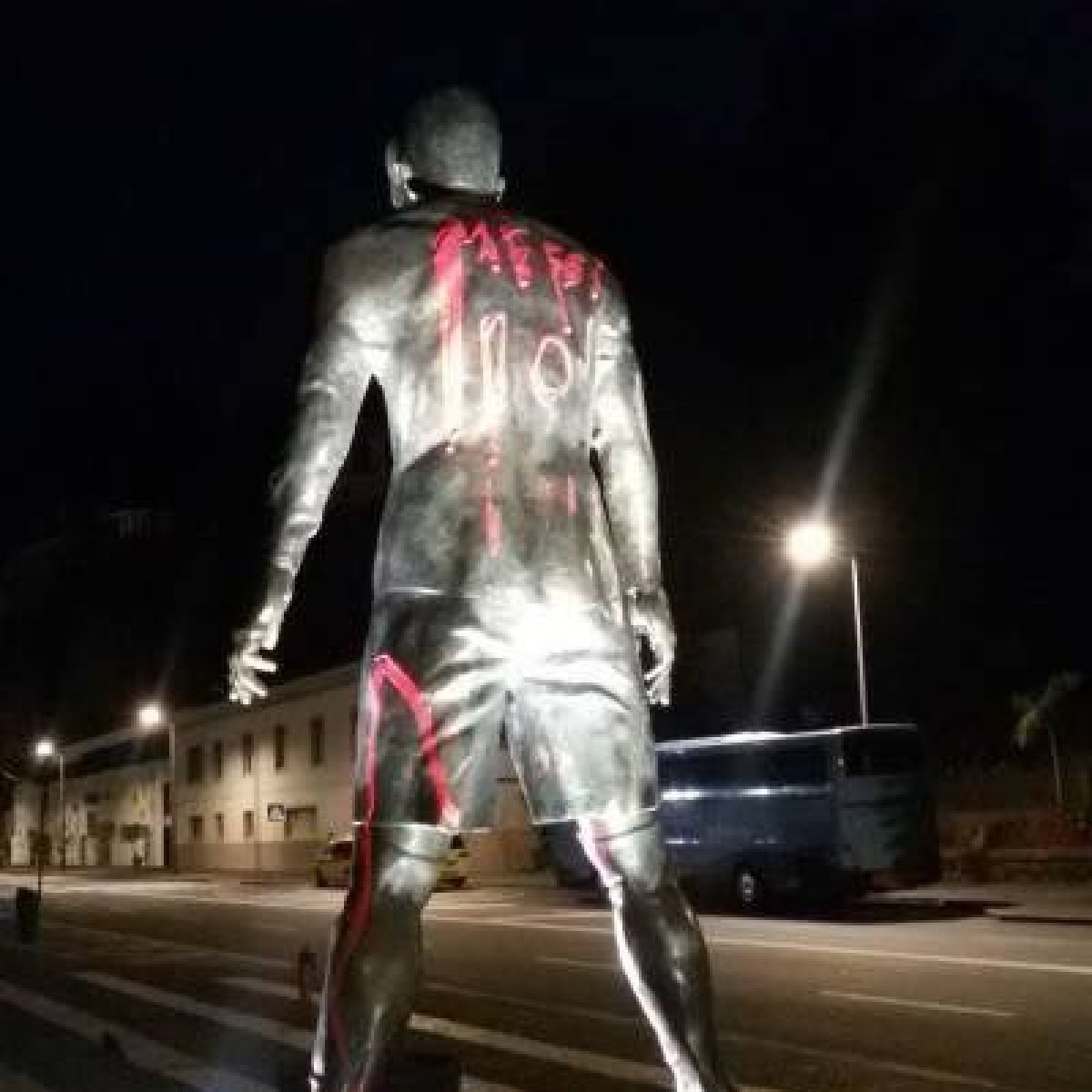 Ronaldo Statue Auf Madeira Mit Messi Schriftzug Beschmiert Waz De