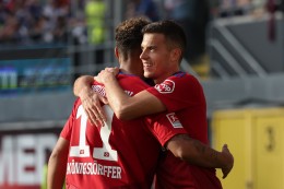 
			2. Bundesliga: Sieg im Top-Duell: HSV schießt sich aus der Krise