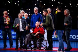 
			Handball-EM: Bewegende Ehrung für Jubilar Joachim Deckarm