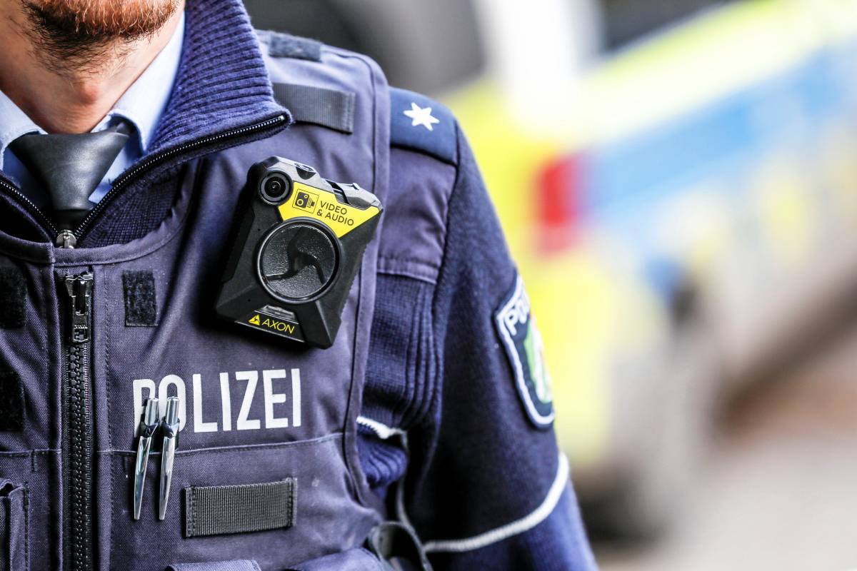Duisburg Polizei Ab Sofort Mit Bodycams Im Einsatz Waz De