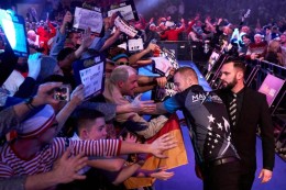 
			Weltmeisterschaft in London: Darts-Profis froh über Fan-Rückkehr