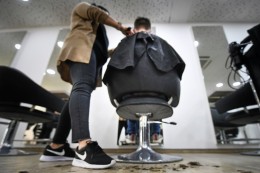 
			Lockerungen: Wesels Friseure geöffnet - Endlich wieder ein Haarschnitt