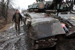 
			Materialmangel: Putins Panzer-Pleite: So werden Kühlschränke zu Ersatzteilen