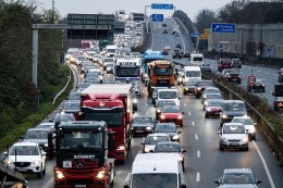 
			Autobahnen: Stau-Hotspot Duisburg: Neue Zahlen und bittere Prognose