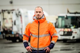 
			Entsorgungsbetriebe: Müllmann in Essen bei der Arbeit mit „Polenböller“ beworfen