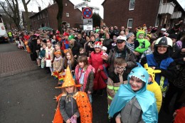 
			Straßenumzug: Karneval in Duisburg: 135 Fotos vom Kinderzug in Wehofen
